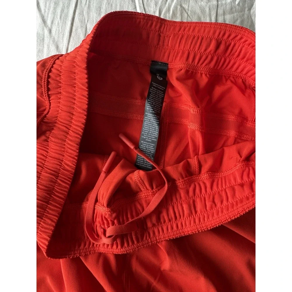 New Lululemon Medium Pace Breaker Short 7